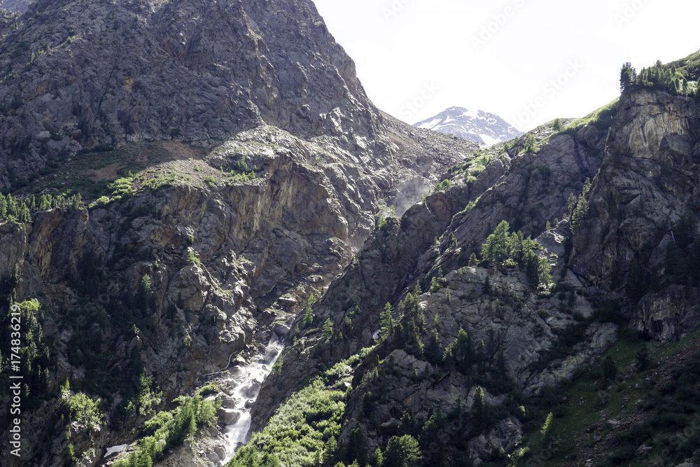 a river flows between the mountains