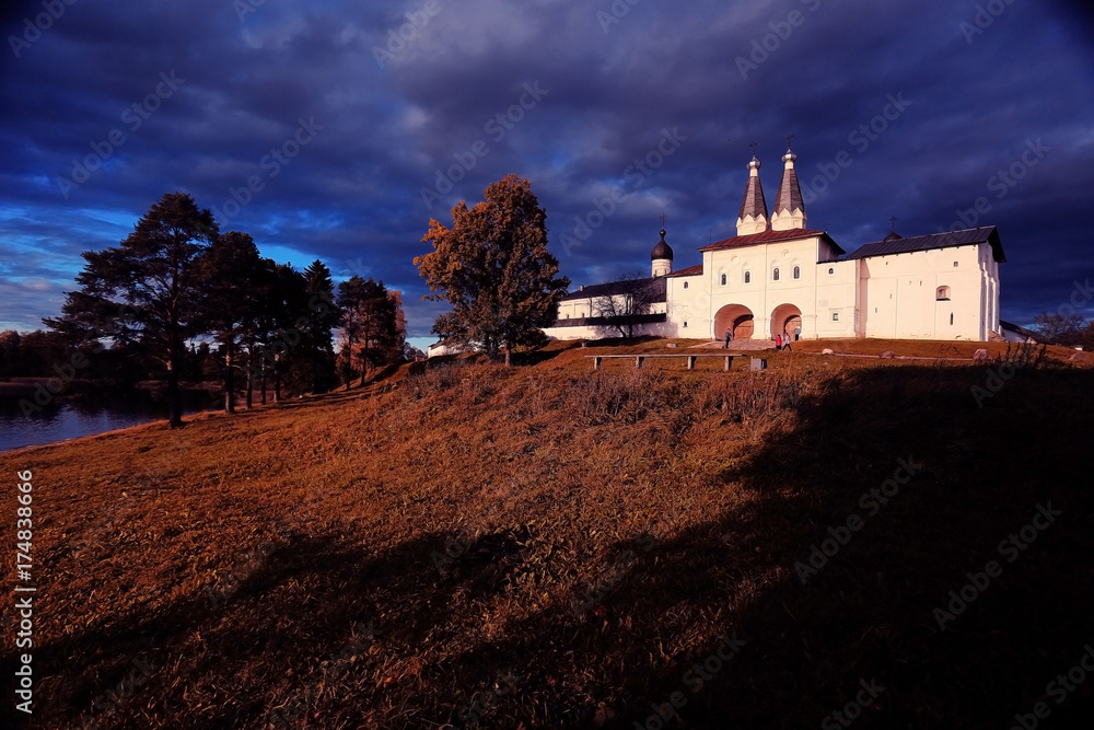 Obraz premium Ferapontov monastery View from the lake