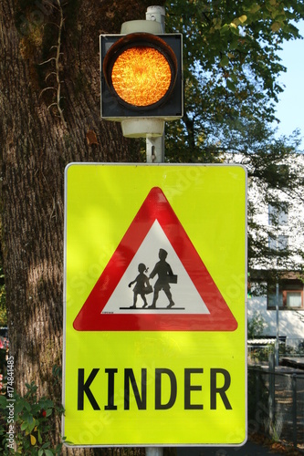 German Sign "Children", Achtung "Kinder"