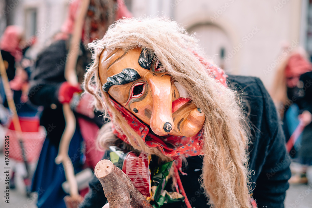 fastnacht umzug frau gestalt 2