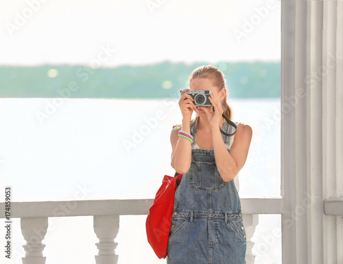 Beautiful young tourist tak...