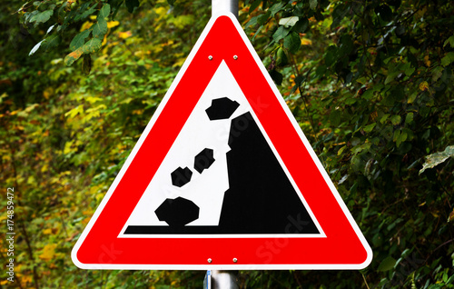 Steinschlaggefahr Verkehrszeichen