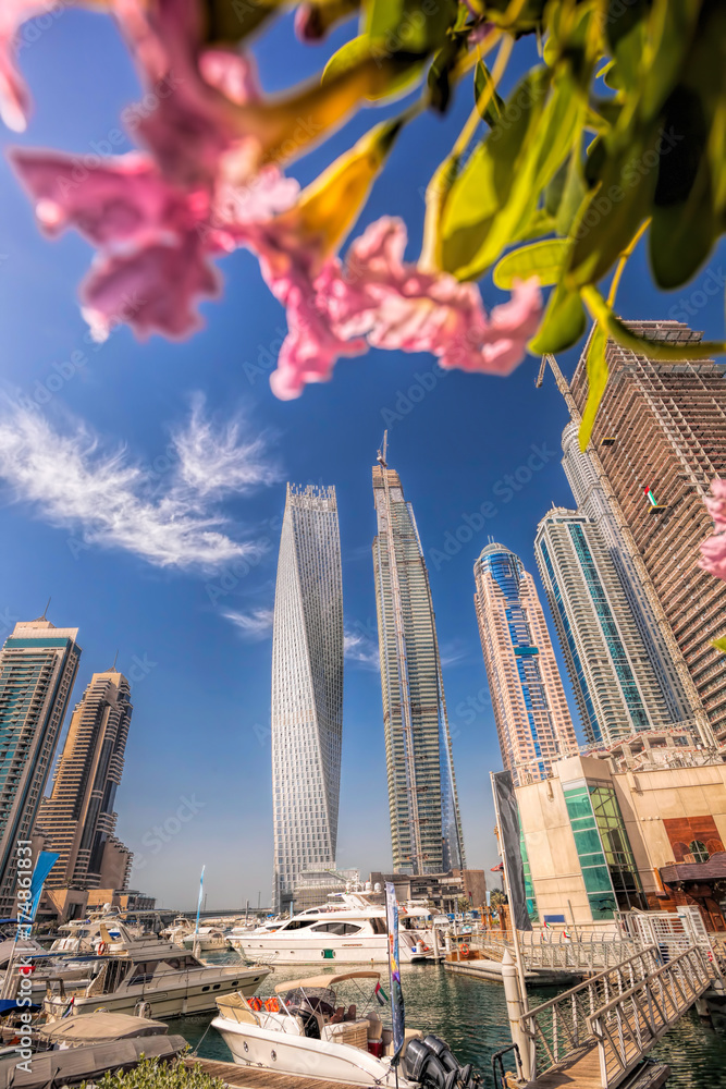 Obraz premium Dubai Marina with boats against skyscrapers in Dubai, United Arab Emirates