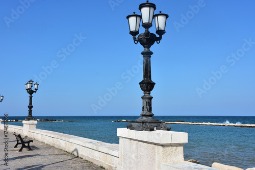 Puglia, Bari, lampione del lungomare