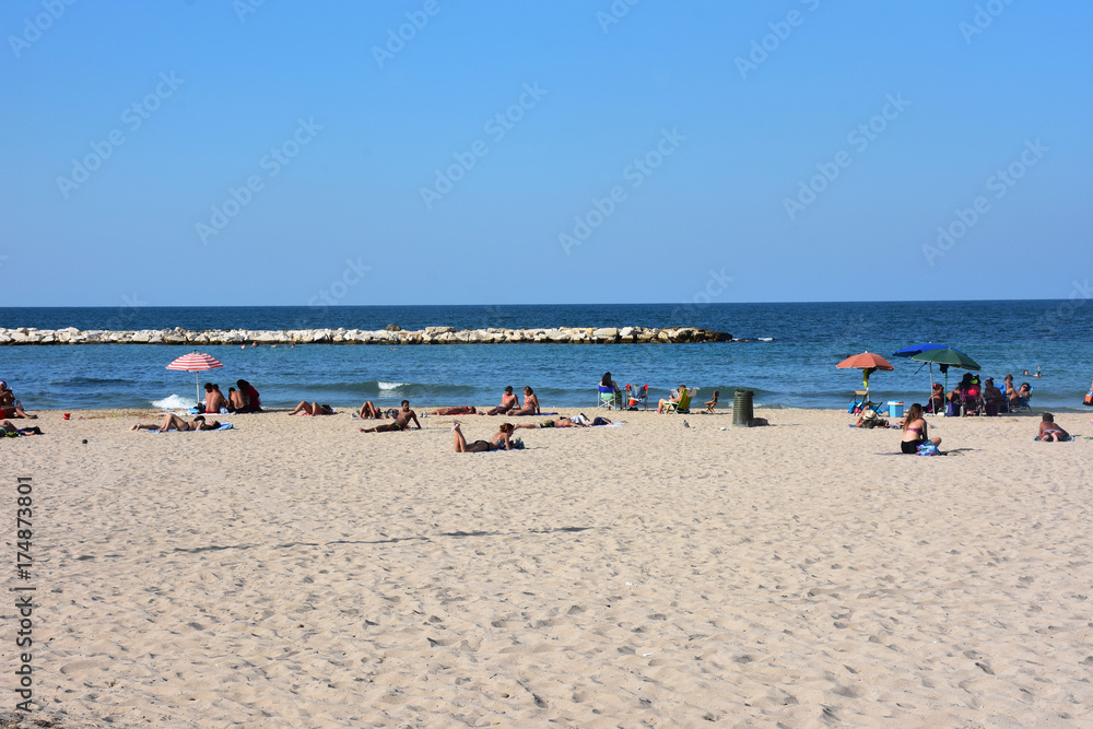 Puglia, Bari, spiaggia alla fine del lungomare