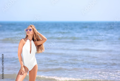 Beautiful young woman on se...