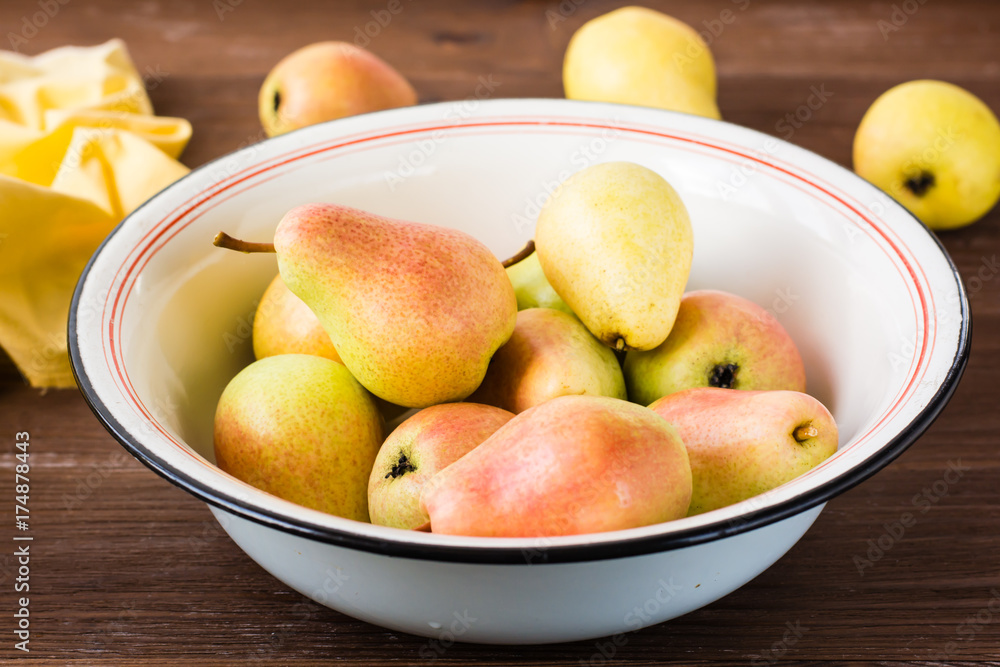 A lot of ripe juicy pears in a big plate A lot of ripe juicy pears in a big plate