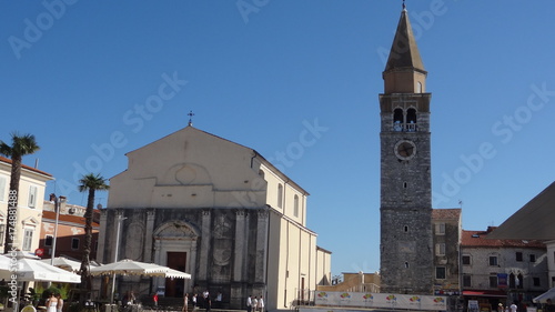 Croatie Umag Istrie  Eglise Chiesa di S. Maggiore e S. Pellegrino place Piazza Slobode Liberta