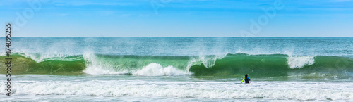 Praia com ondas para surfar. © JCLobo
