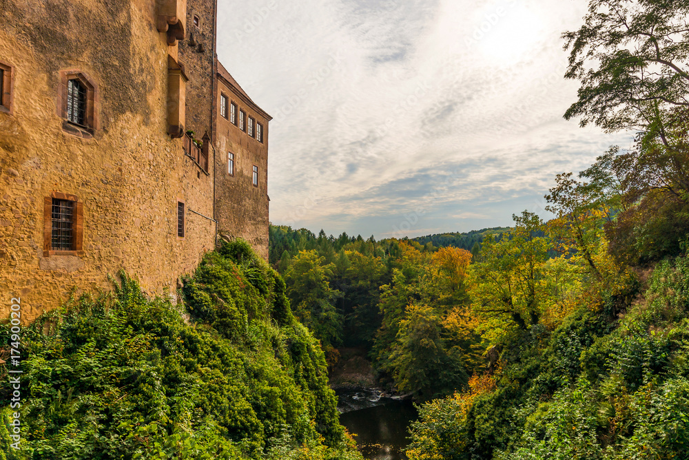 Burg in Sachsen, Herbstwald Burg in Sachsen, Herbstwald