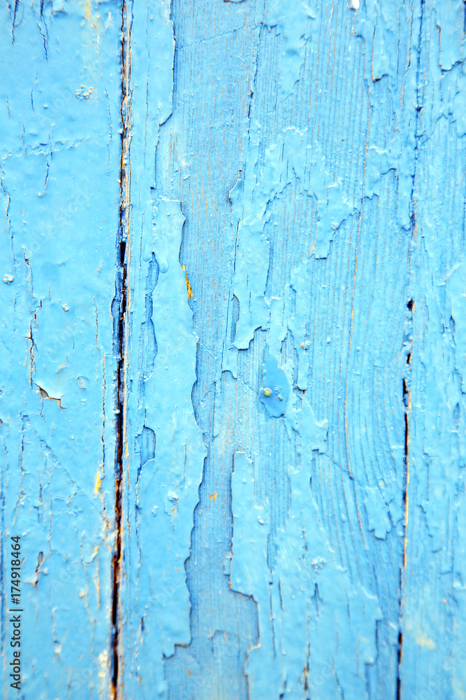 Obraz premium dirty paint the wood door and rusty nail