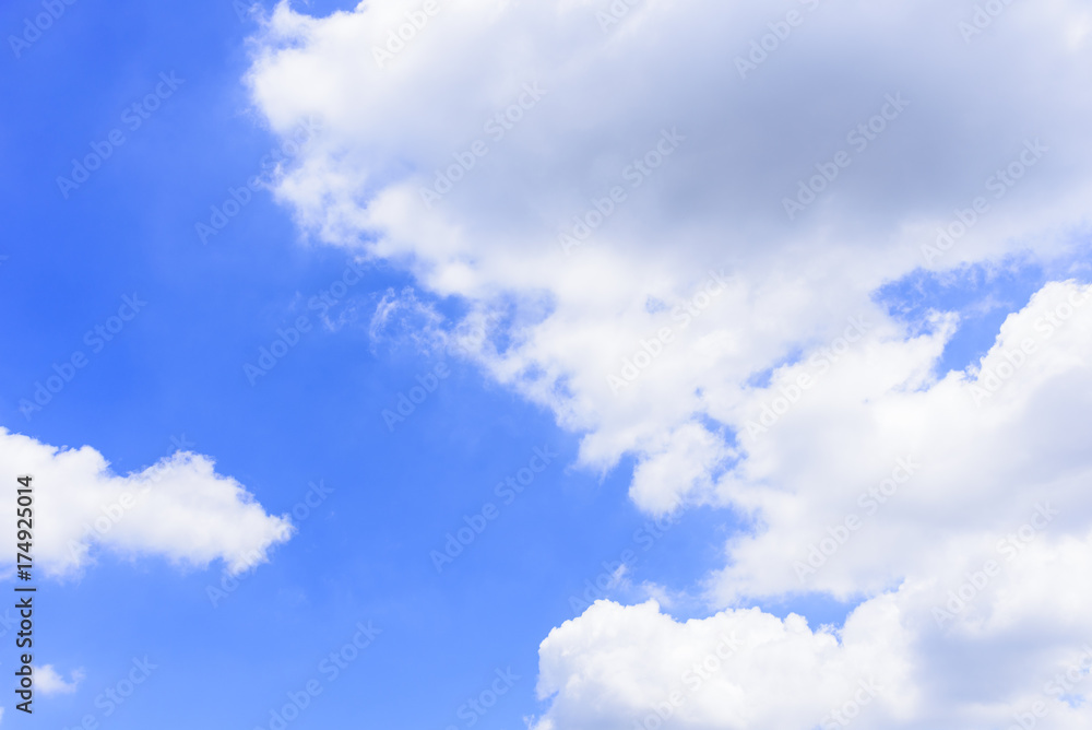 Fototapeta premium White cloud with blue sky in the morning.
