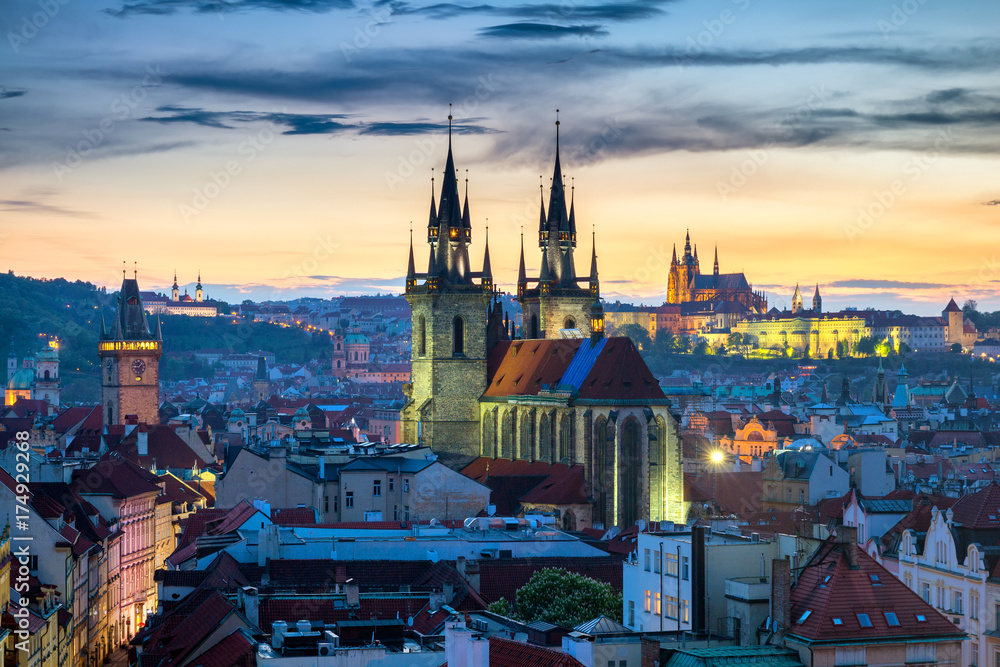 Φωτογραφία Aerial view over Church of Our Lady before Tyn, Old Town and Prague Castle at su