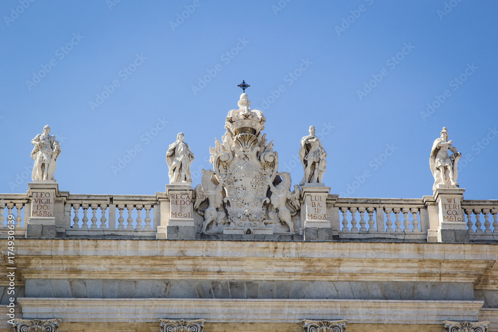 Fototapeta premium Fasada Pałacu Królewskiego w Madrycie, Hiszpania