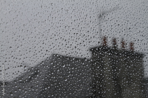 Pluie sur vitre