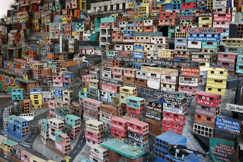 Fotografie RIO DE JANEIRO, BRAZIL - JUNE 1, 2016: Miniature depiction of a colorful favela community, part of the Projecto Morrinho social project