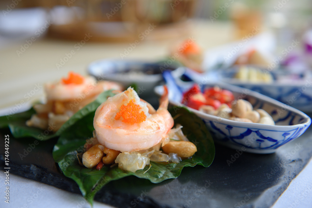 boiled shrimp & pomelo salad wraps with Leafus leaves boiled shrimp & pomelo salad wraps with Leafus leaves