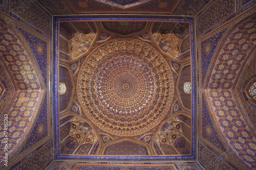 ティラカリ・マドラサのドーム天井