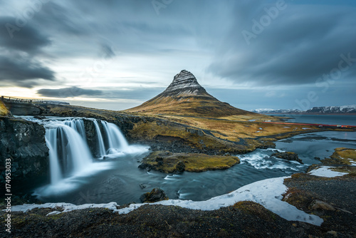 Canvas Print Beautiful landscape of Kirkjufellsfoss with background of remarkable mountain, l