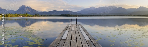 Fototapeta Czas na relaks i relaks nad jeziorem w Allgäu