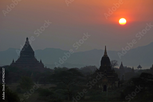 Myanmar Bagan pagodas temples overview sunset © LUC KOHNEN