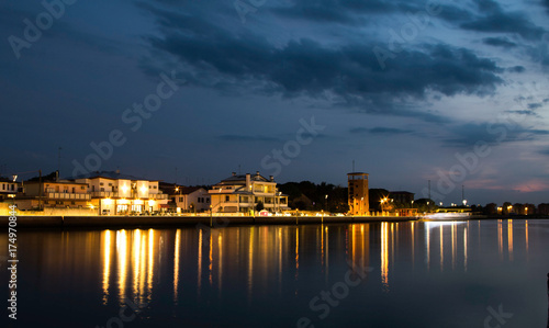 Foto porto garibaldi, mare di notte