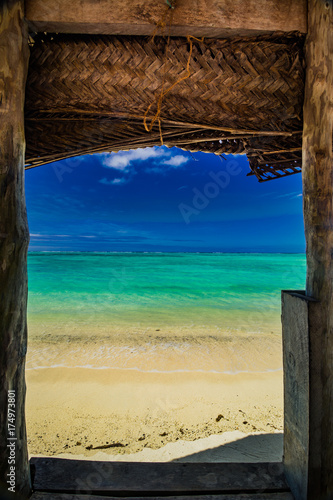 Fototapeta Naklejka Na Ścianę i Meble -  window from bungalow fale in samoa with a view to crystal blue ocean