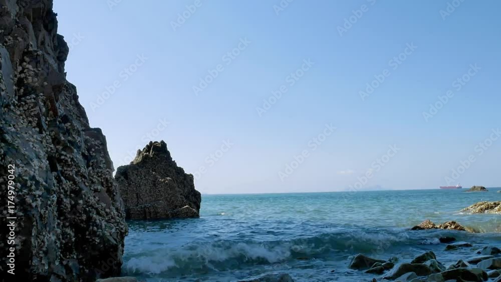 Especial rock and sea: The rock and wonderful sea in which the waves rises. Slider shot. Especial rock and sea: The rock and wonderful sea in which the waves rises. Slider shot.