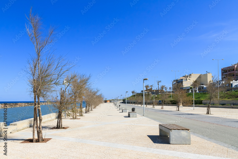 Heraklion sightseeing tour on famous northwest coastal walkway promenade.