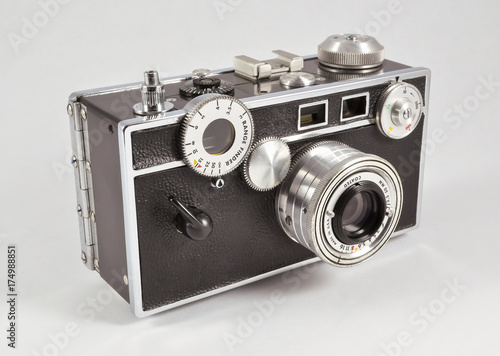 Retro 35mm Rangefinder Film Camera