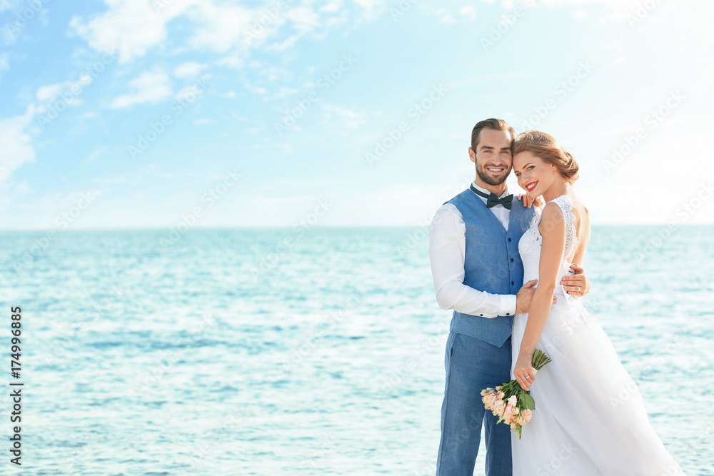 © Africa Studio - Happy wedding couple on sea beach © Africa Studio - Happy wedding couple on sea beach