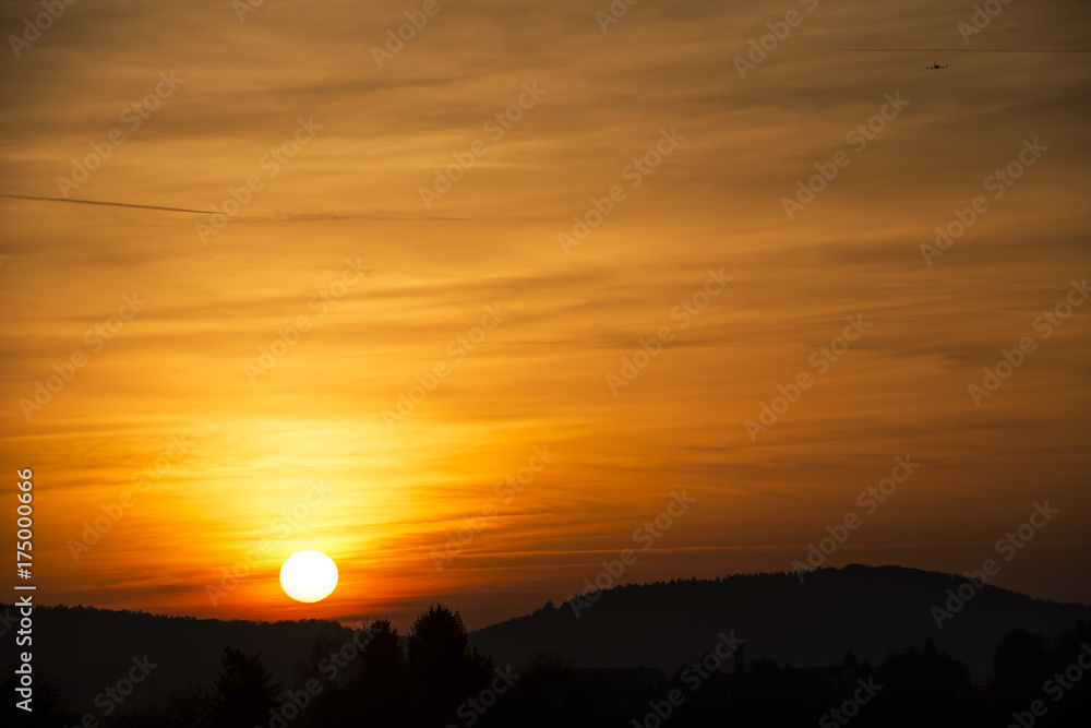 Sonnenuntergang in den hessischen Mittelgebirgen Sonnenuntergang in den hessischen Mittelgebirgen