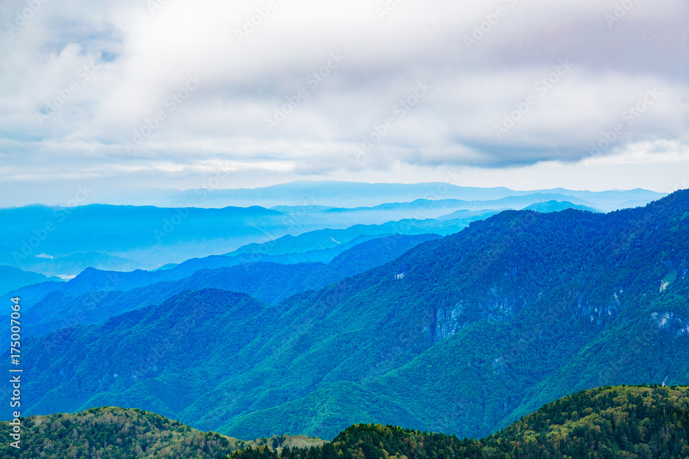 Naklejka premium 山並み