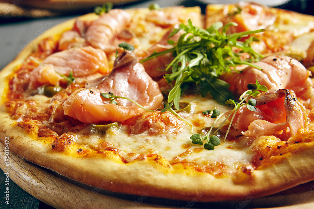 Pizza with Salmon and Rocket Salad Pizza with Salmon and Rocket Salad