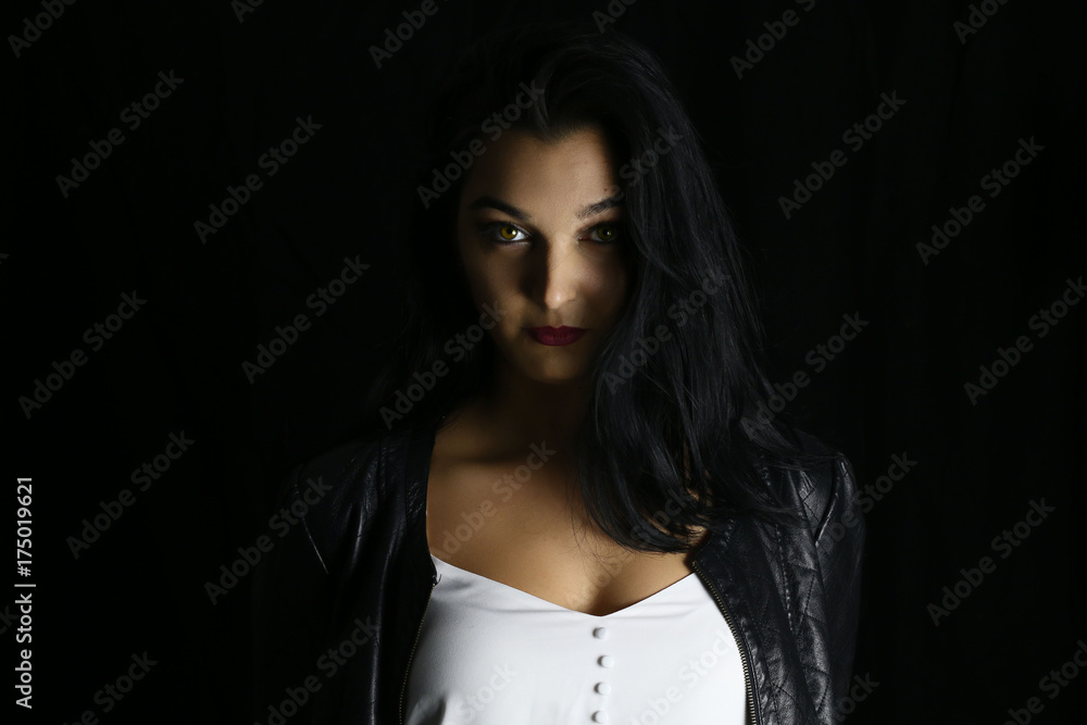 Naklejka premium Beautiful vampire woman before her transformation 