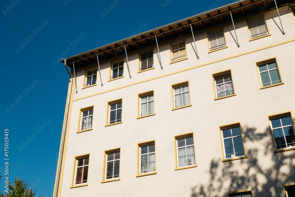 Fototapeta premium typical flat building in berlin