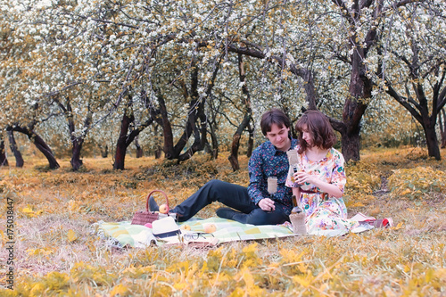 Fototapeta Naklejka Na Ścianę i Meble -  young couple on date in autumn park