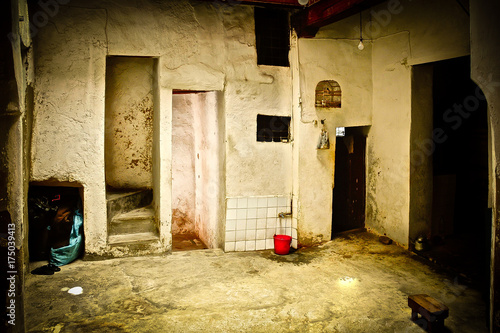 In einem alten Haus in der Altstadt von Fes, Marokko