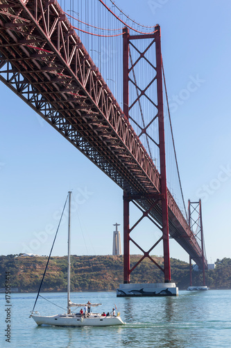 ponte 25 de abril bridge lisbon portugal