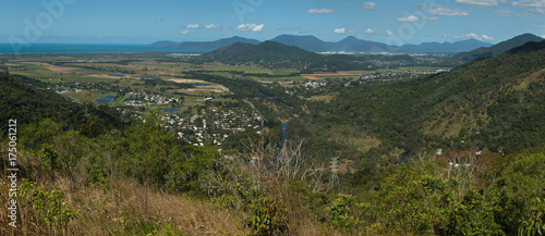 Blick auf Cairns von Douglas Track