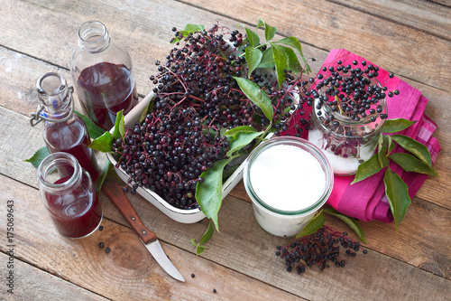 Holunder- Beeren einkochen photo