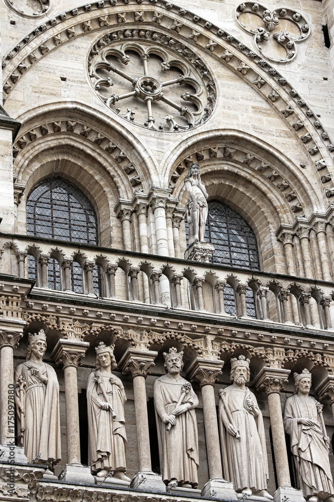 Notre Dame de Paris - Statue de Eve