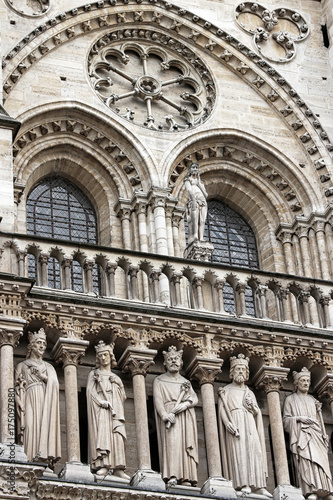Notre Dame de Paris - Statue de Eve