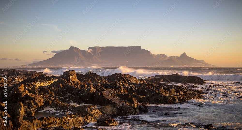 Naklejka premium Cape Town and Table Mountain