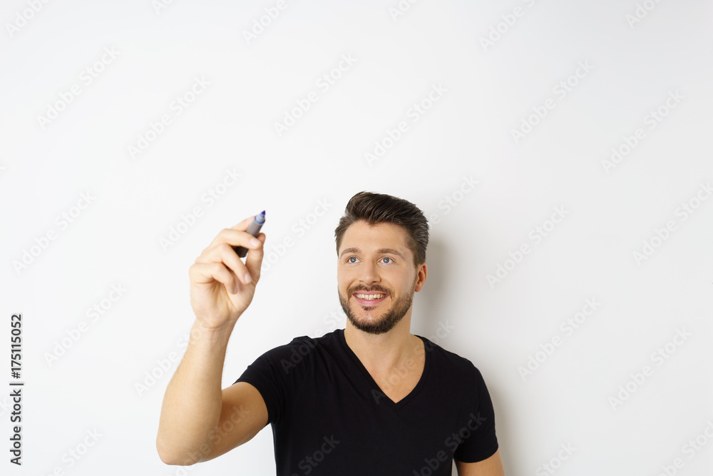 mann schreibt eine info in die luft mann schreibt eine info in die luft