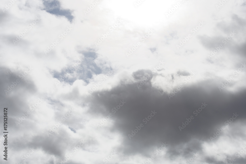 Obraz premium sun trying to break through