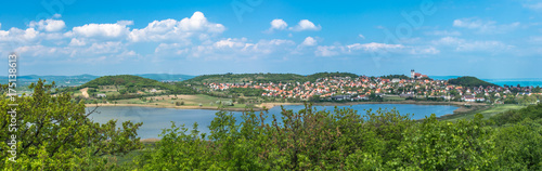 A falu és dombjai photo