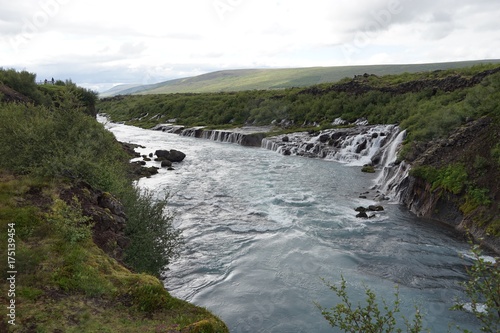 Island: Wasserfälle Hraunfossar und Barnafoss bei Húsafell