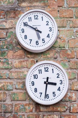 Wallpaper Mural round white clock on a brick wall Torontodigital.ca