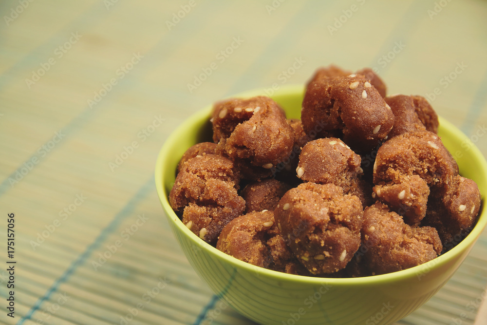 Shakarpara - Indian sweets Shakarpara - Indian sweets